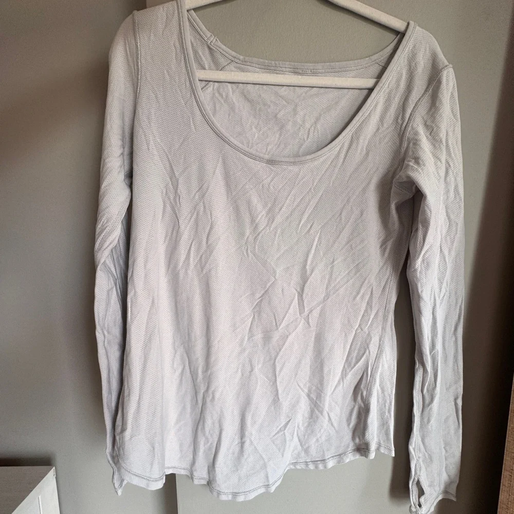 Lululemon 8 Inner Essence Long Sleeve Tee White/Light Silver - Picture 3 of 6